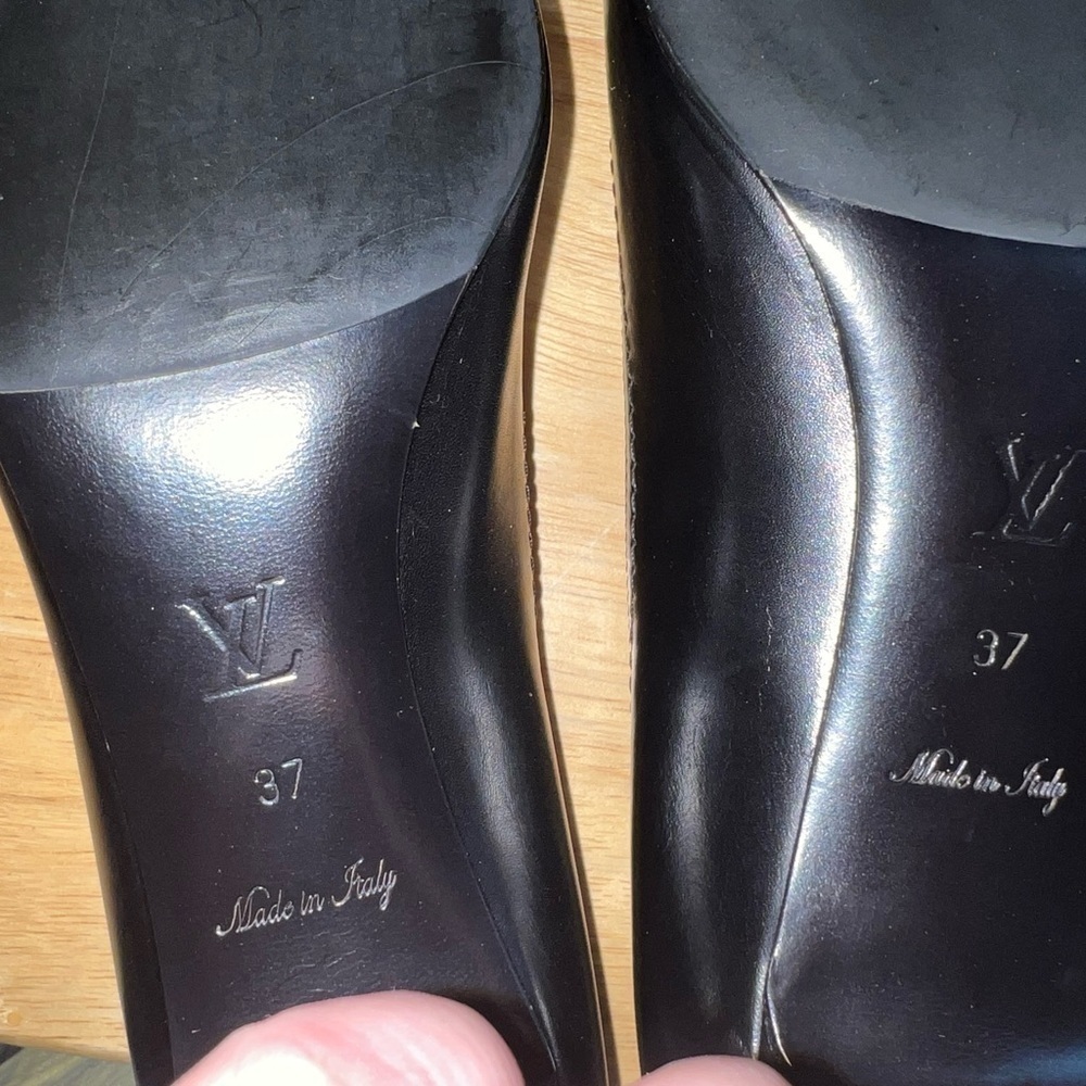 Louis Vuitton uniform black pumps. In excellent condition. - Picture 7 of 8